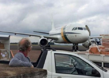 Governo Bolsonaro agora tem de explicar tráfico de droga com uso de avião da FAB